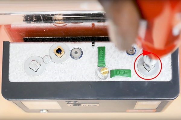 چرخش ساعتگرد پیچ های پرشر سوئیچ دانفوس